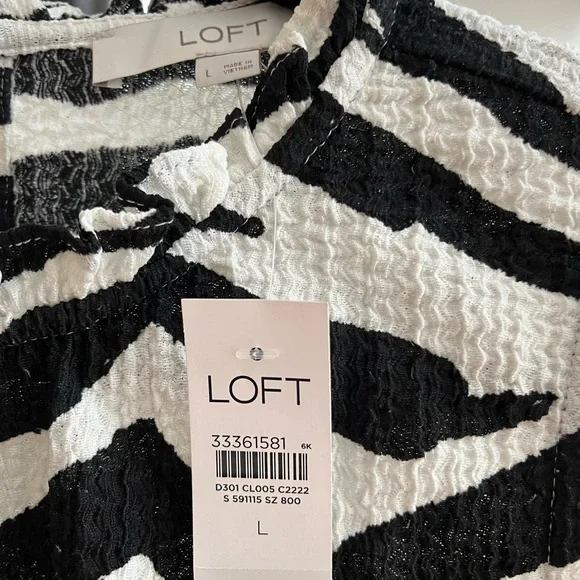 Tiger Print Textured Ruffle Top - Picture 7 of 9